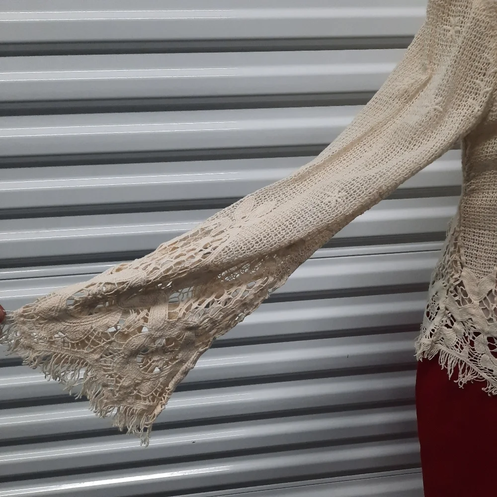 Gimmicks By BKE Ivory Crochet Top - Picture 4 of 8